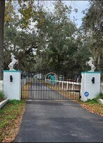 20111 Old Trilby Rd in Dade City, FL - Building Photo