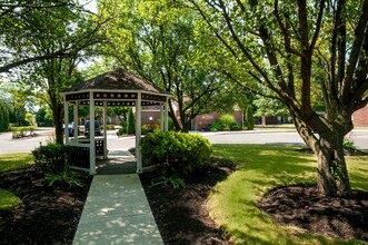 Lincoln Meadows in Bucyrus, OH - Building Photo - Building Photo