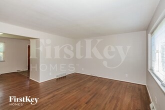 9216 Maverick Dr in Cincinnati, OH - Foto de edificio - Building Photo