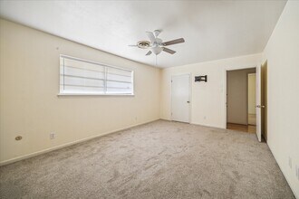 2101 Belvedere Dr in Baytown, TX - Building Photo - Building Photo