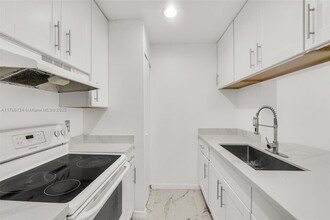 9728 Hammocks Blvd in Miami, FL - Building Photo - Building Photo