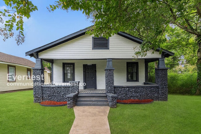 property at 1309 Woodland Ave SW