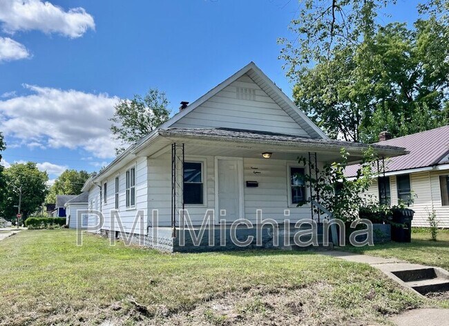 property at 1418 E Bowman St
