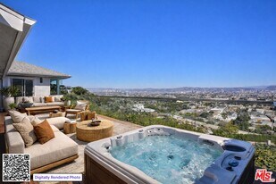 4547 Don Milagro Dr in Los Angeles, CA - Building Photo