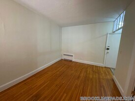 33 Lancaster Terrace in Brookline, MA - Building Photo