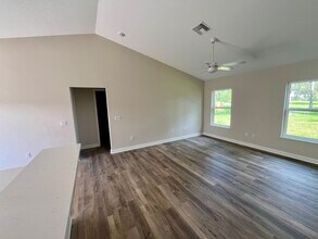 1855 10th Ave in Vero Beach, FL - Building Photo - Building Photo