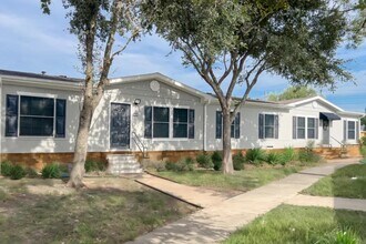 516 Stafford Springs Ave in Stafford, TX - Building Photo - Building Photo