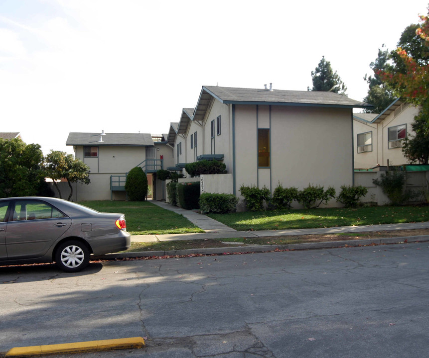 10292 Terry Way in Cupertino, CA - Foto de edificio