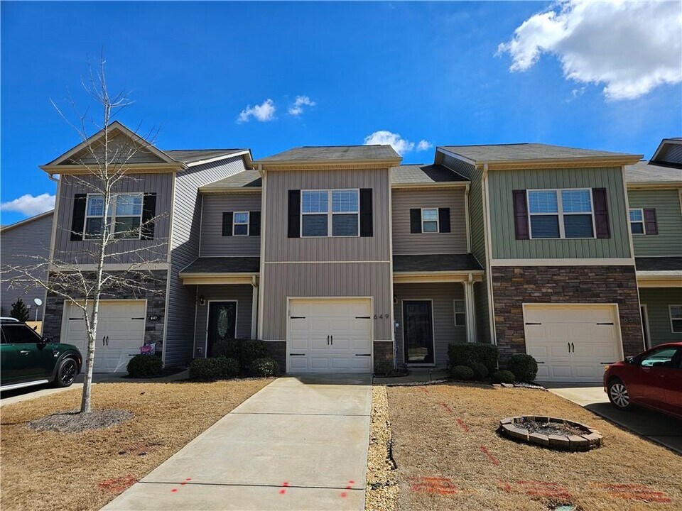 649 Oakside Pl in Acworth, GA - Building Photo