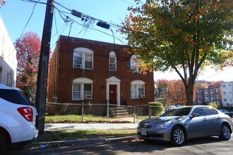 2832 Buena Vista Ter SE in Washington, DC - Building Photo - Building Photo