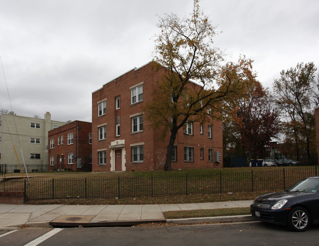 4900 Quarles St NE in Washington, DC - Building Photo - Building Photo