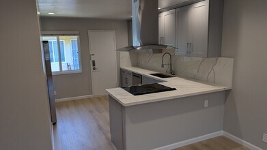 676 Grand Fir Ave, Unit Apt #3 in Sunnyvale, CA - Building Photo - Building Photo