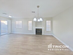 1117 N Rainbow Meadows Dr in Las Vegas, NV - Building Photo - Building Photo