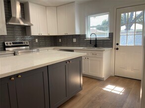 2825 8th Ave N in Texas City, TX - Building Photo - Building Photo