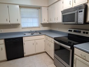 7727 Betty Louise Dr in Panama City, FL - Building Photo - Building Photo