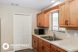542 Ortega St SE in Palm Bay, FL - Foto de edificio - Building Photo