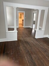 38 Center St, Unit 1st Floor in Bristol, CT - Foto de edificio - Building Photo