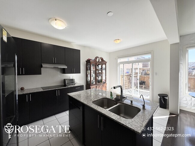 75 Truro Cir in Brampton, ON - Building Photo - Building Photo