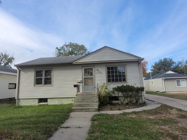 property at 1320 N Broadwell Ave
