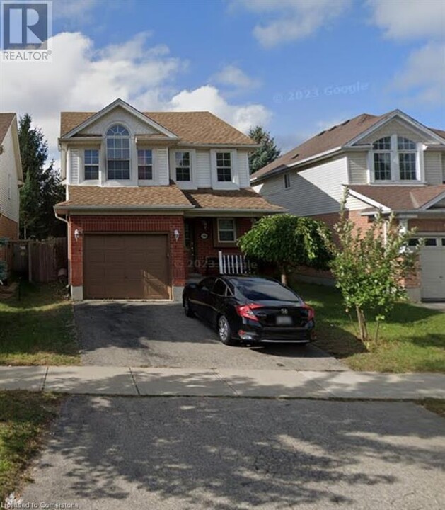 108 Veronica Dr in Kitchener, ON - Building Photo