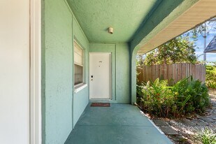555 62nd St S in St. Petersburg, FL - Building Photo