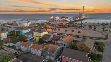 2524 Avenue Q 1/2, Unit Apt 1 in Galveston, TX - Foto de edificio - Building Photo