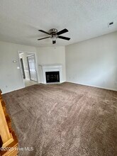 3930 Sterling Pointe Dr in Winterville, NC - Building Photo - Building Photo