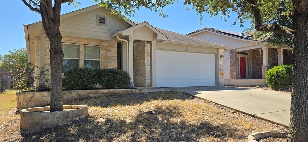 606 Lakemont Dr in Hutto, TX - Building Photo