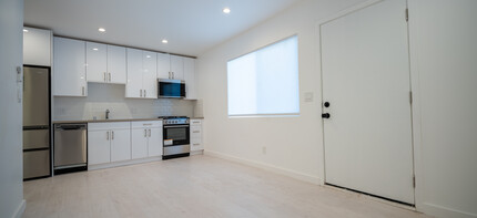 742 Earlham St, Unit 740 in Pasadena, CA - Building Photo - Building Photo