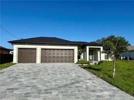 302 SW 14th Ave in Cape Coral, FL - Building Photo