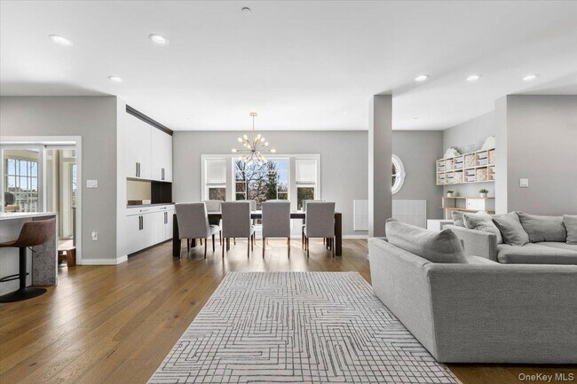 73 Maple Ave in New Rochelle, NY - Building Photo - Building Photo