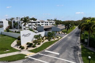 5959 Winkler Rd in Ft. Myers, FL - Building Photo