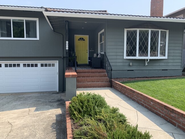 property at 1417 Sunnyslope Ave