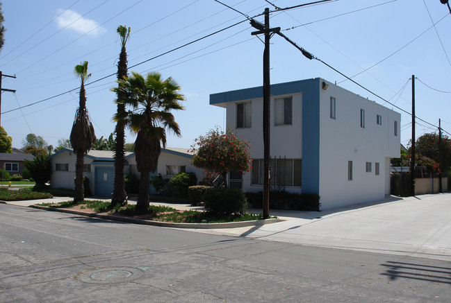 1791 Fortuna Ave in San Diego, CA - Building Photo - Building Photo