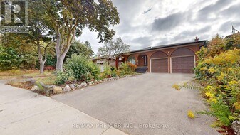 114 Tandridge Crescent in Toronto, ON - Building Photo