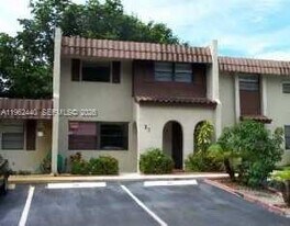 23 N Valencia Dr in Davie, FL - Building Photo