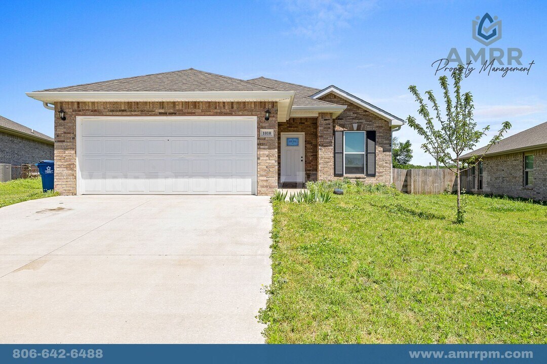 1010 SW Shirley Ave in Gentry, AR - Building Photo