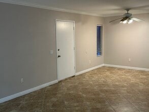 18350 Hatteras St, Unit 108 in Tarzana, CA - Building Photo - Building Photo