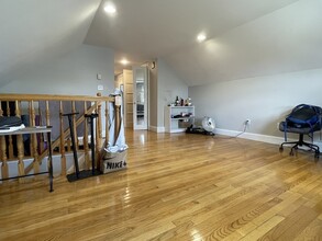 38 Ten Hills Rd, Unit 2 in Somerville, MA - Building Photo - Building Photo