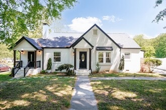 409 S Dogwood Ave in Siler City, NC - Building Photo - Building Photo