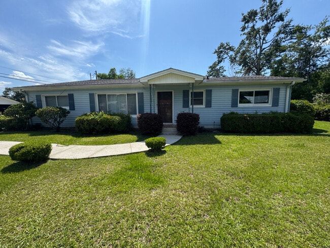 1407 S Jefferson St in Quitman, GA - Building Photo - Building Photo