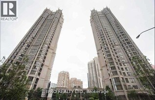 3880-3880 Duke of York Blvd in Mississauga, ON - Building Photo