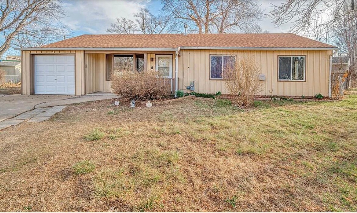 1009 Apache Dr in Salina, KS - Building Photo