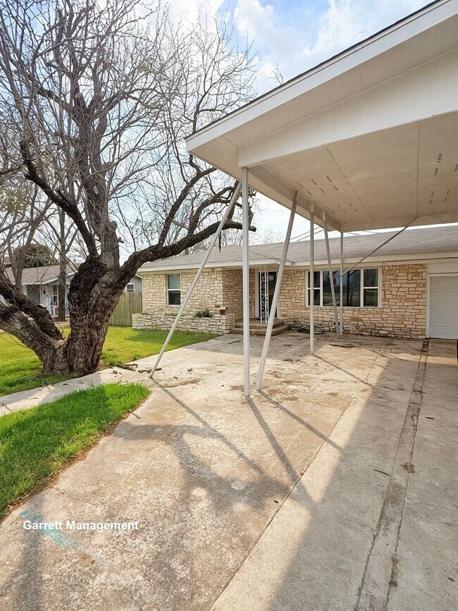 1114 Nix Rd in Lampasas, TX - Building Photo - Building Photo