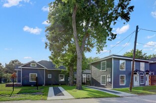 808 Oakhurst St in Houston, TX - Building Photo