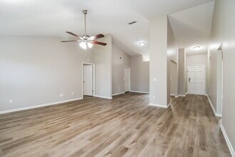 7323 Sweet Rose Ln in Jacksonville, FL - Building Photo - Building Photo