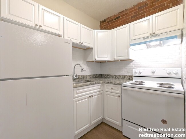 54 S Huntington Ave in Boston, MA - Building Photo - Building Photo