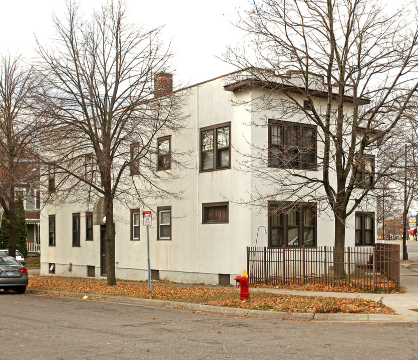 462 7th St W in St. Paul, MN - Building Photo