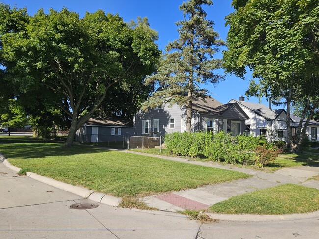 2501 Barrett Ave in Royal Oak, MI - Building Photo - Building Photo