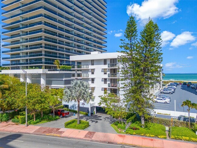 5845 Collins Ave in Miami Beach, FL - Building Photo - Building Photo